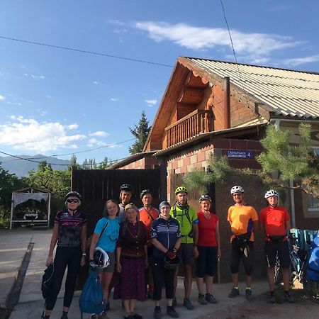 Guesthouse Bermet Tong Exterior foto