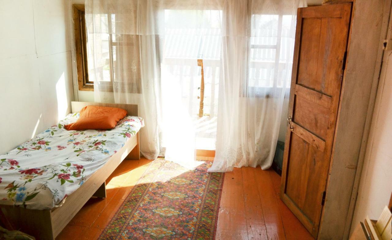 Guesthouse Bermet Tong Exterior foto