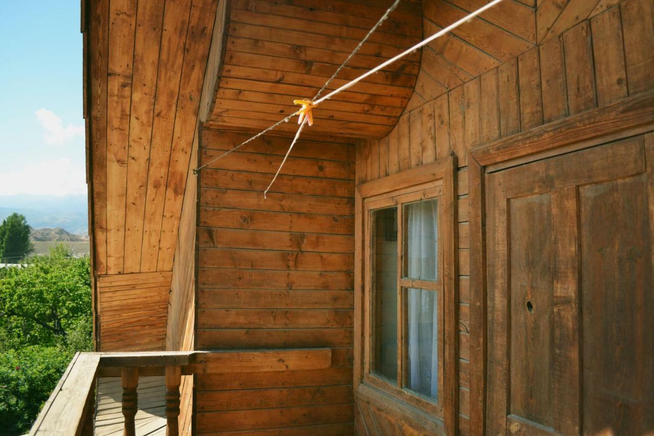 Guesthouse Bermet Tong Exterior foto