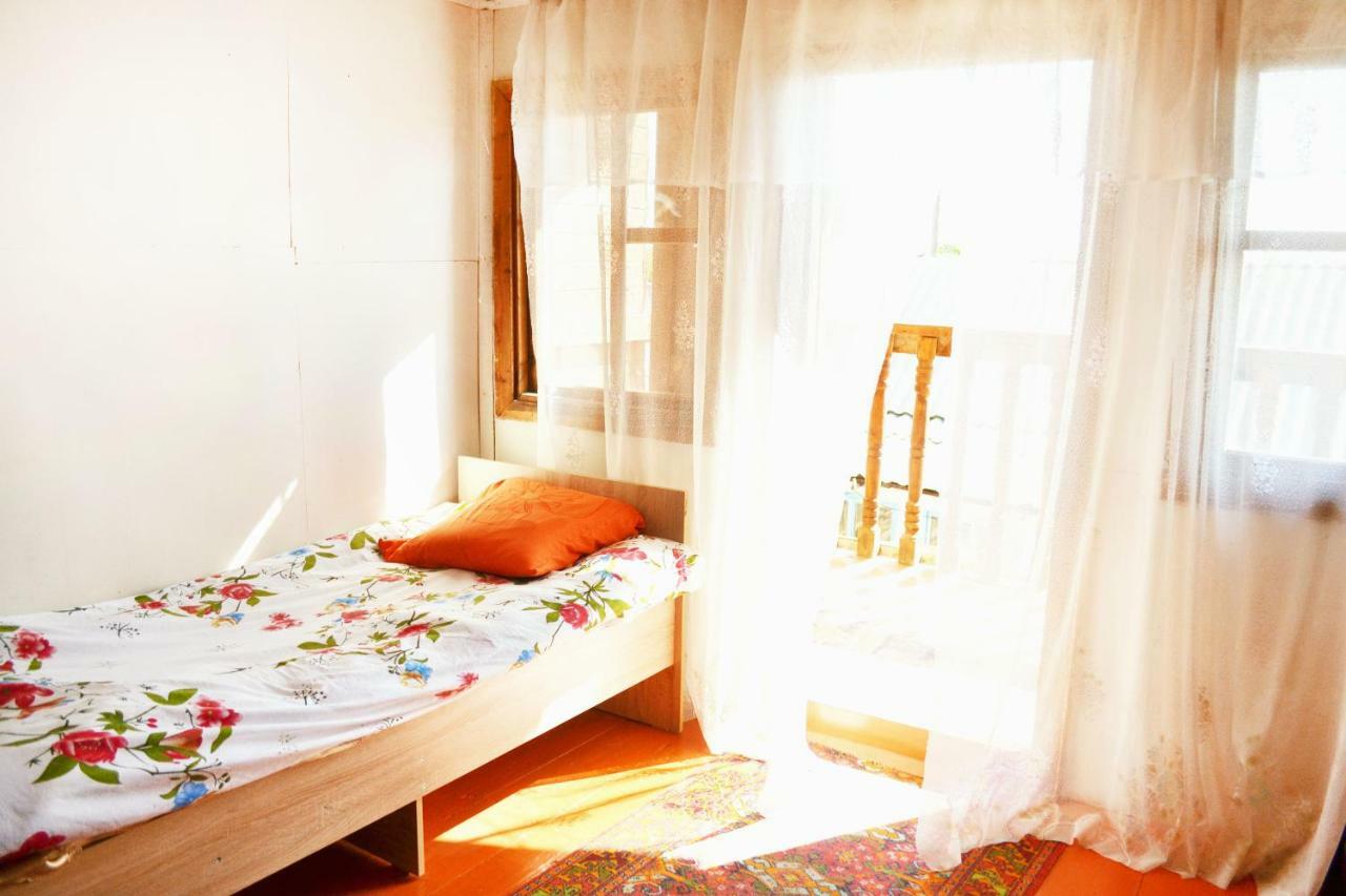 Guesthouse Bermet Tong Exterior foto