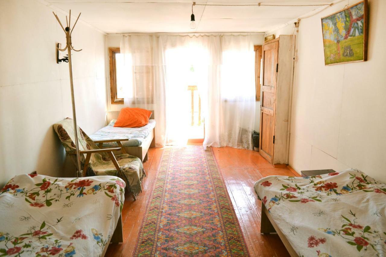 Guesthouse Bermet Tong Exterior foto