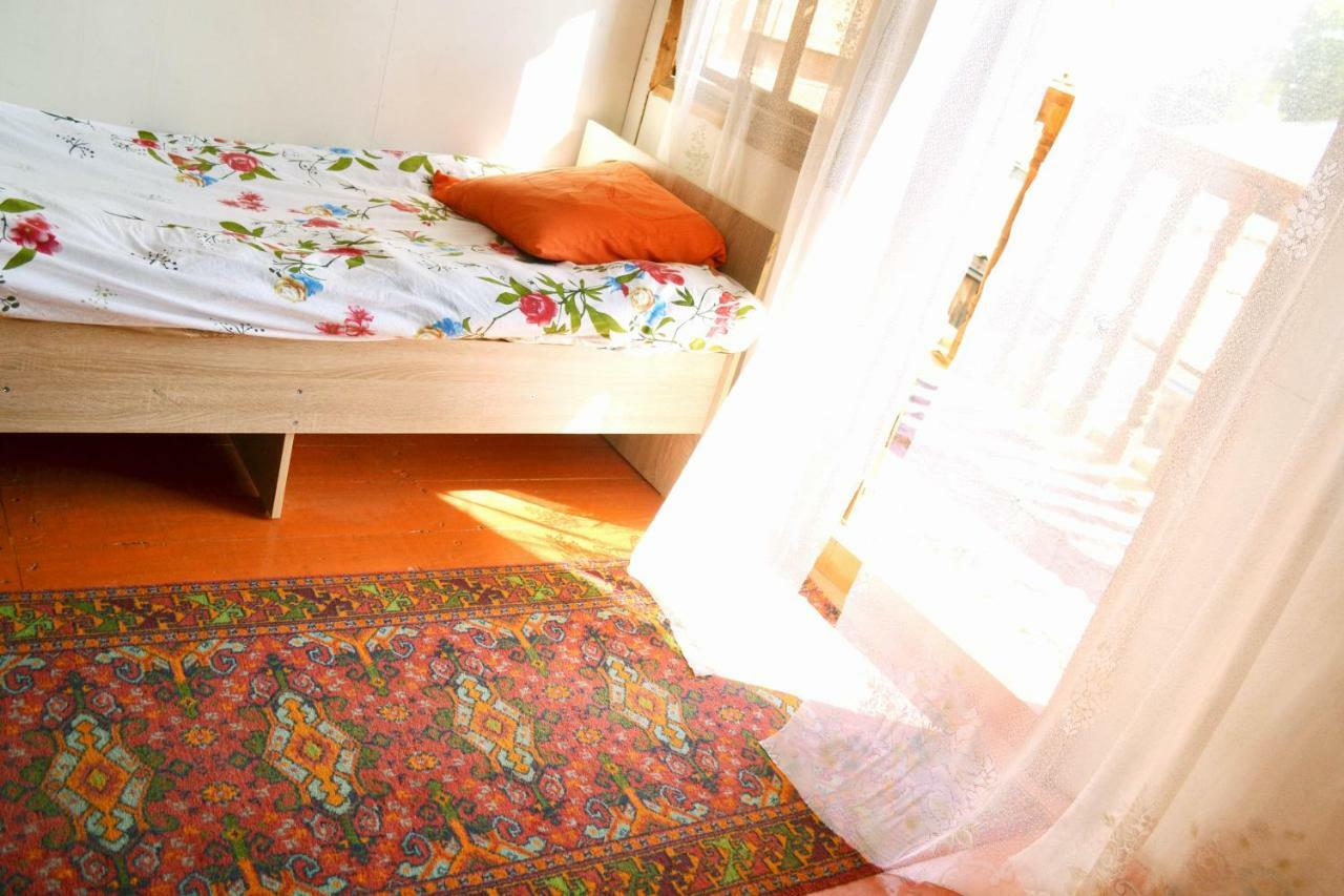 Guesthouse Bermet Tong Exterior foto