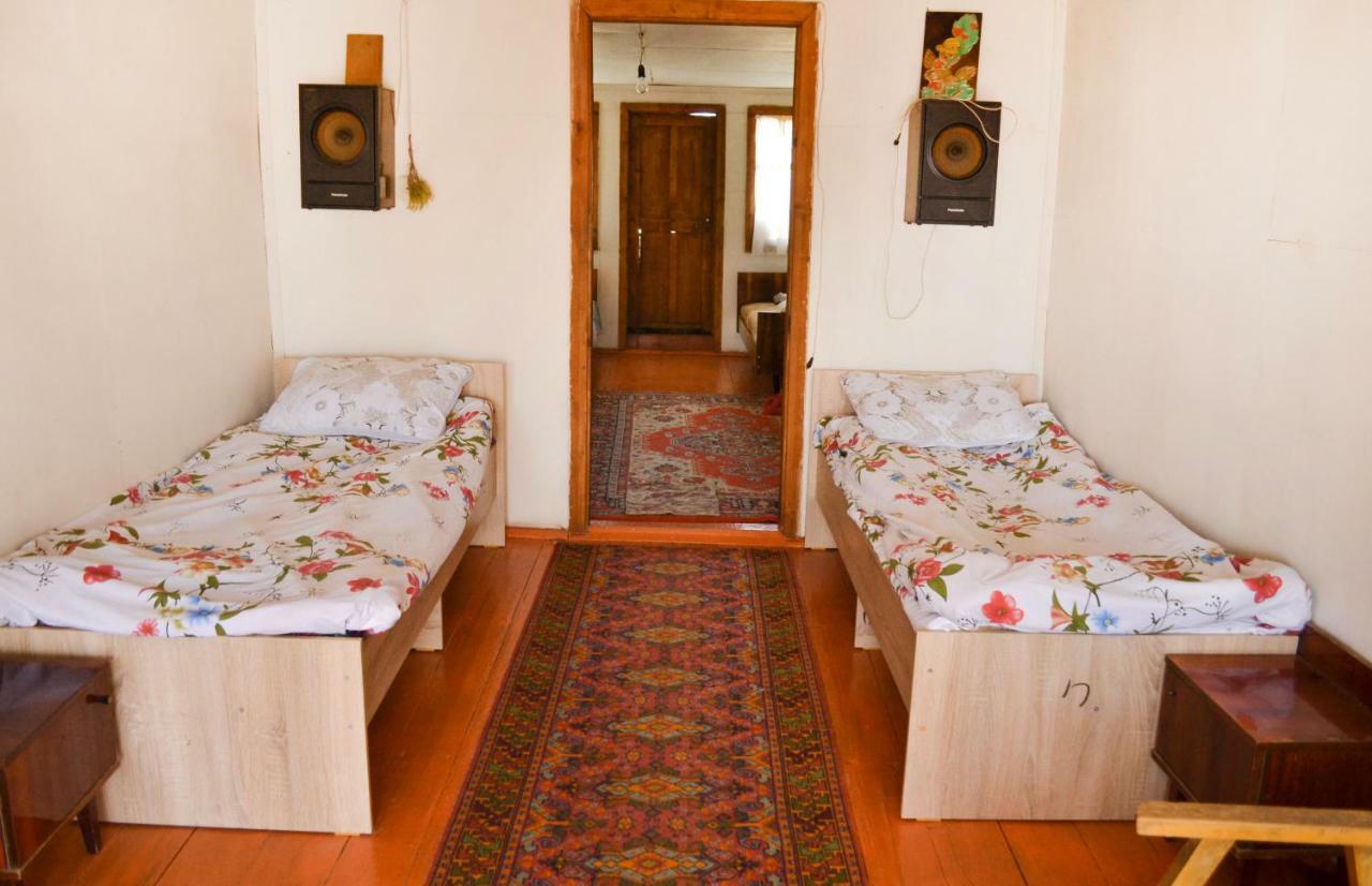 Guesthouse Bermet Tong Exterior foto