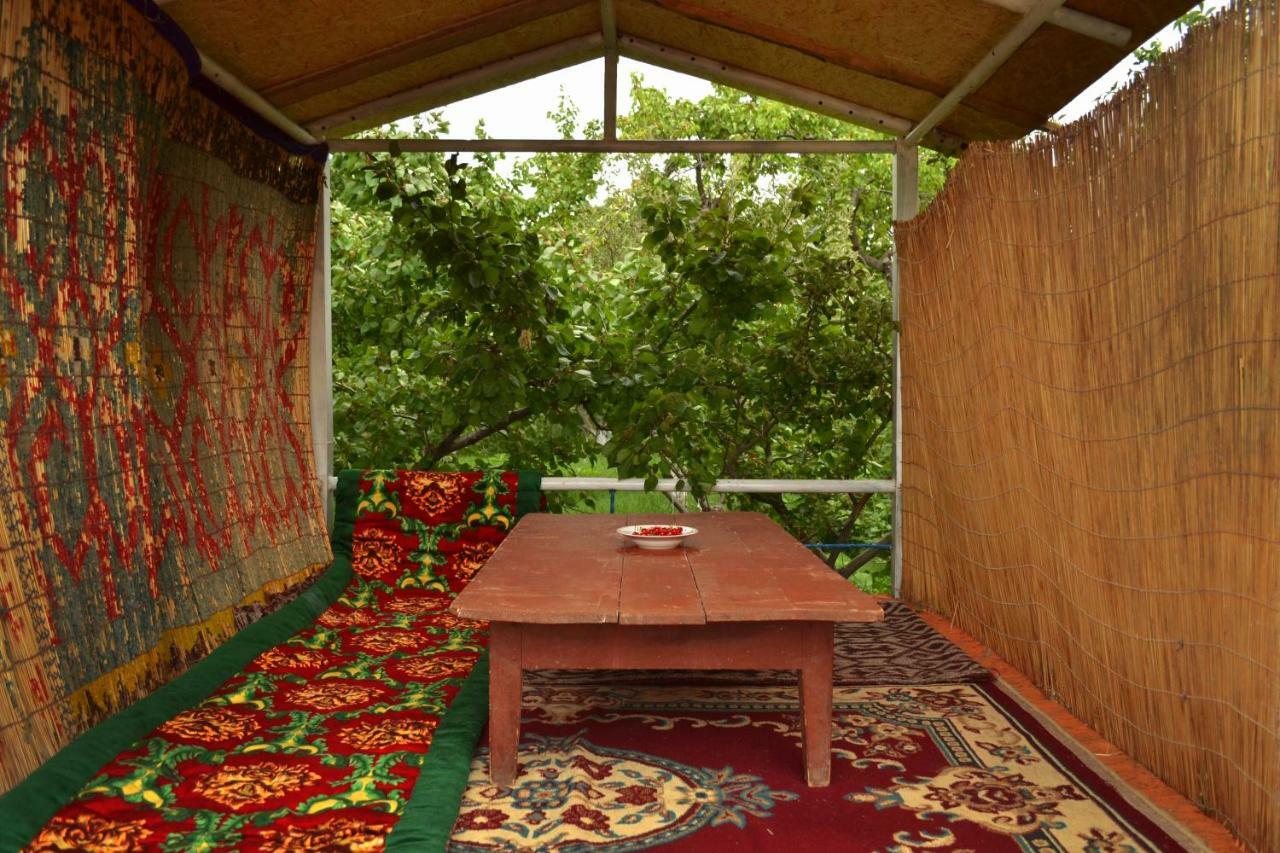 Guesthouse Bermet Tong Exterior foto