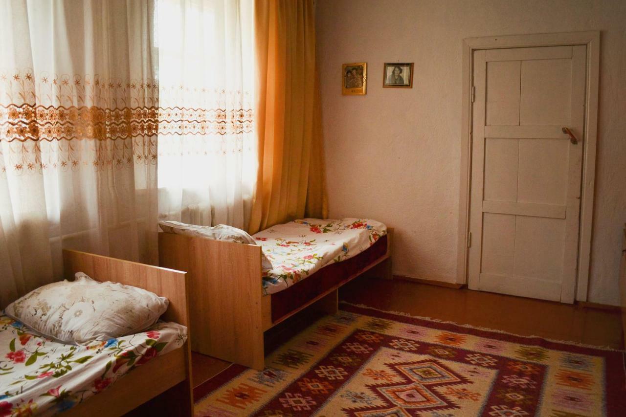 Guesthouse Bermet Tong Exterior foto